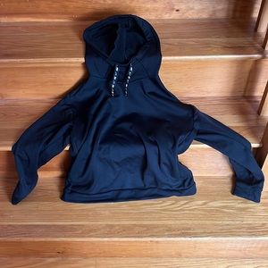 Women’s black Nike hoody in size medium. Worn but in decent condition.
